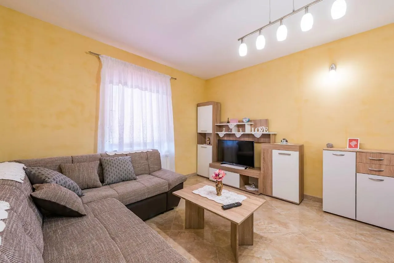 Apartment Sandi Tinjan